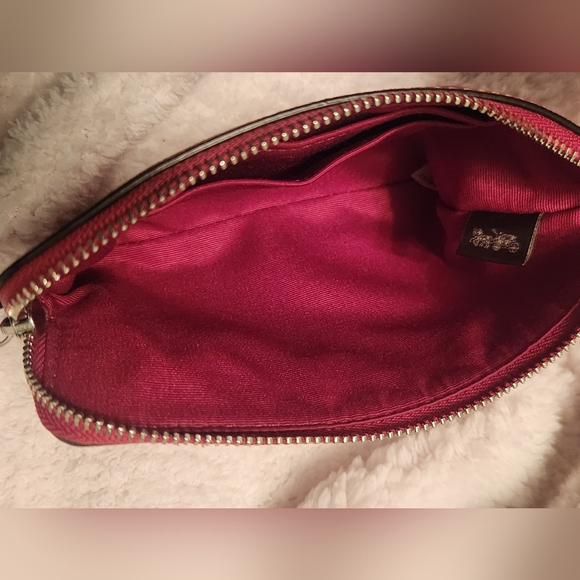 Coach Corner Zip Wristlet EUC - Picture 8 of 11